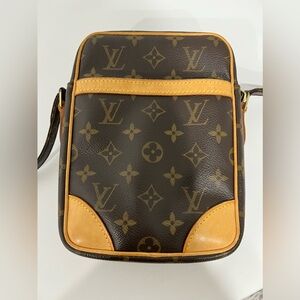 Vintage Louis Vuitton cross body bag with front pocket.